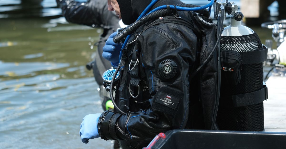 Questions To Ask A Dive Operator Before Booking A Trip editorial image for Dive Nomadic.